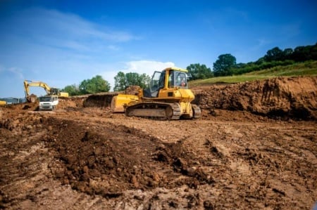 Le terrassement pr&eacute;pare le terrain avant tout projet de ma&ccedil;onnerie ou d'assainissement &agrave; Pontarlier